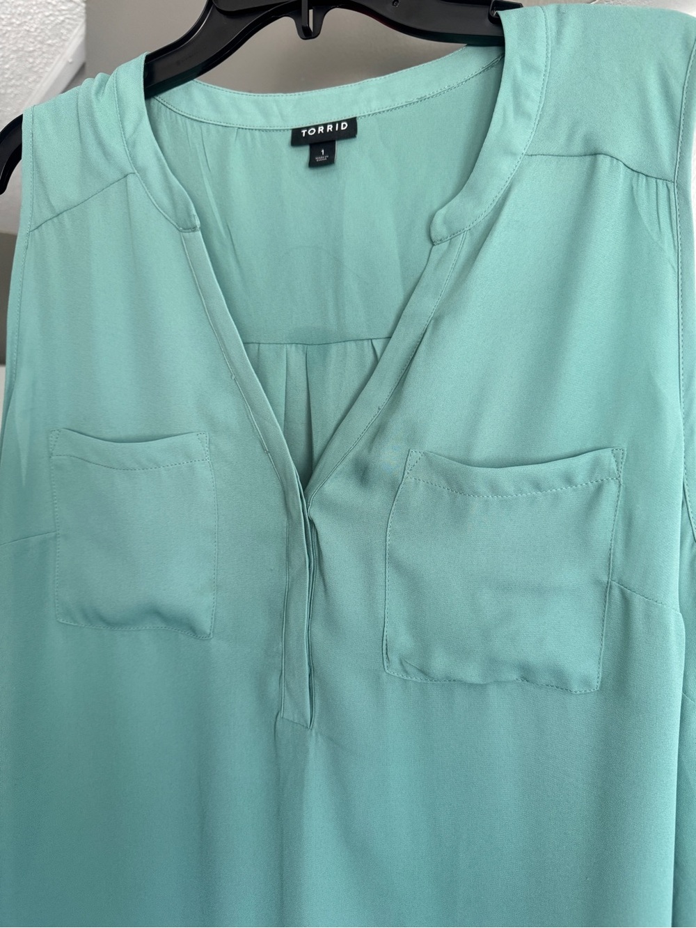 Torrid Sage Green Georgette Sleeveless Hi-Low Button Top sz 1X - Picture 3 of 8